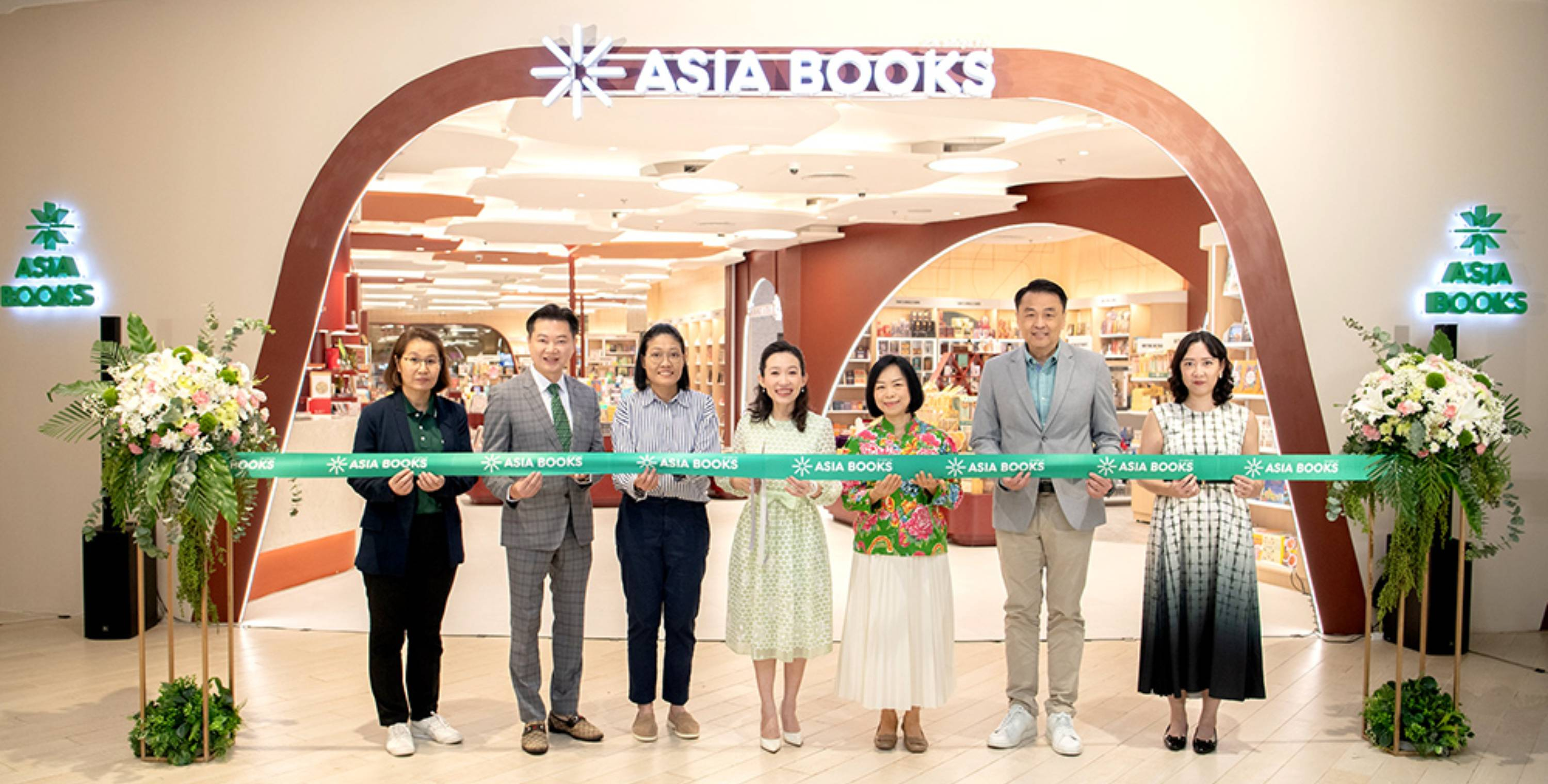 Asia Books เปิดแฟลกชิปสโตร์สาขาใหม่ “ไอคอนสยาม”  ร้านหนังสือภาษาอังกฤษใหญ่ที่สุดของกรุงเทพ ฯ ย่านธนบุรี  ชูคอนเซ็ปต์ “ป่าแห่งหนังสือและจินตนาการ”