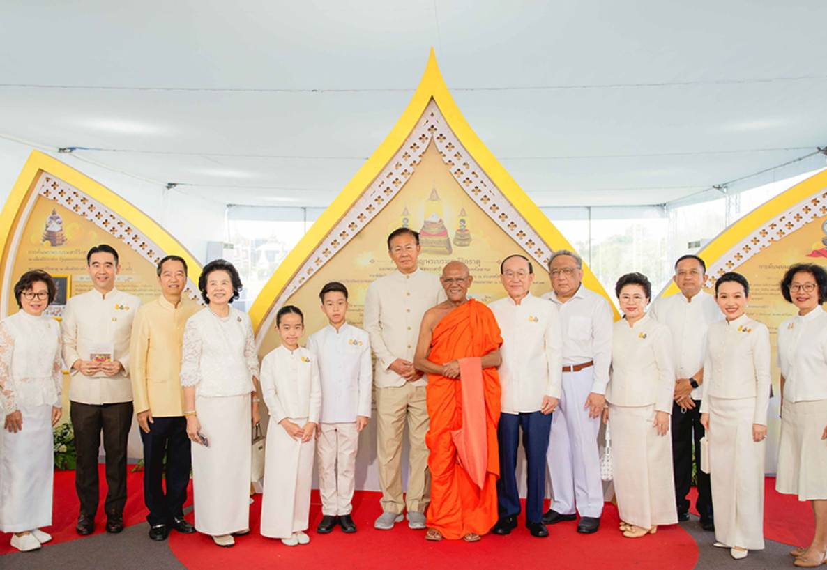 กลุ่มบีเจซี บิ๊กซี ได้รับเกียรติเป็นเจ้าภาพในงานพิธีเจริญพระพุทธมนต์เฉลิมพระเกียรติ พระบาทสมเด็จพระเจ้าอยู่หัว  เนื่องในโอกาสพระราชพิธีมหามงคลเฉลิมพระชนมพรรษา ๖ รอบ ณ มณฑลพิธีท้องสนามหลวง